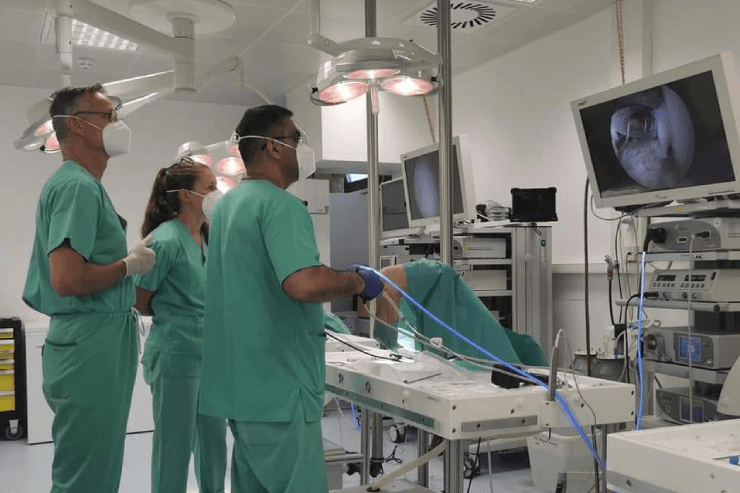 Expert team of doctors at Dr. Ankur’s clinic with advanced equipment and best orthopedic treatment in Noida.